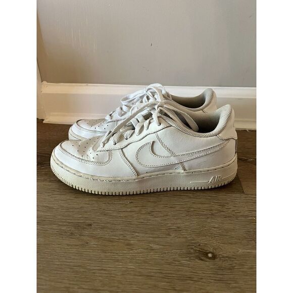 Nike Air Force 1 Low Triple White Youth Size 7Y - Women’s 8.5 Shoes 314192-117 - Picture 1 of 9
